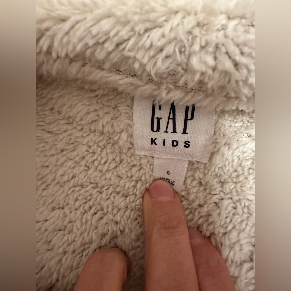 Gap - Picture 3 of 4